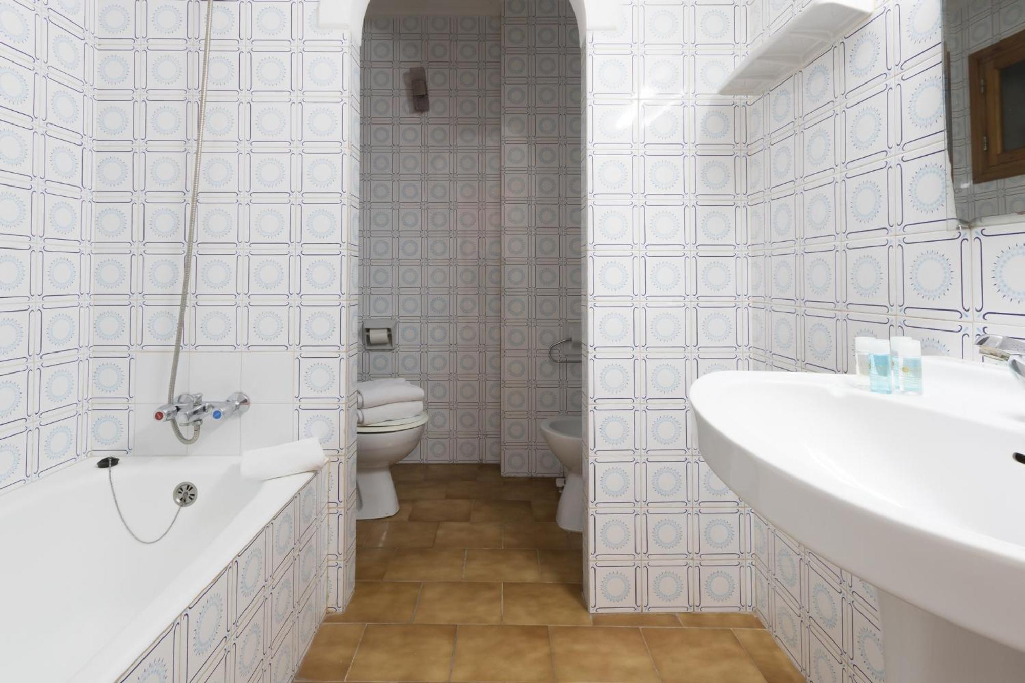 Apartamentos Orosol 2 By Typic Hotels San Antonio  Room photo
